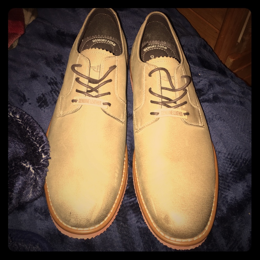 BRAND NEW DOCKERS, ACCEPTING ANY OFFERS! In box