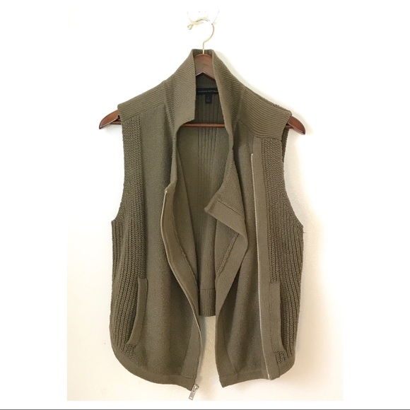 ⚡️SOLD⚡️ Banana Republic Zip Sweater Vest - Size S - Picture 2 of 5