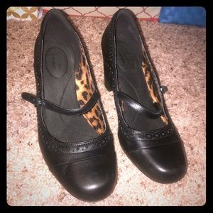 Clarks Mary Jane Pumps