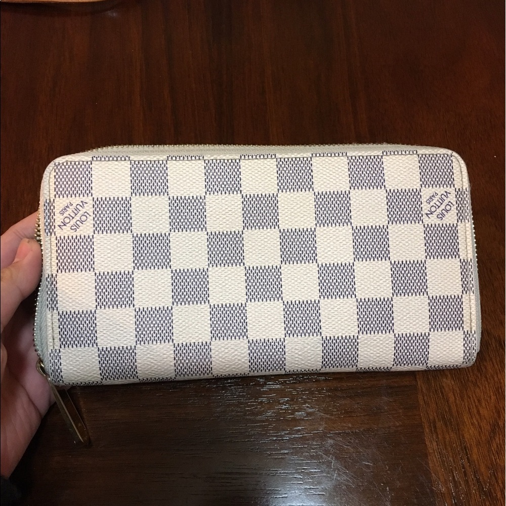 *SOLD**Authentic LV Azur Zippy Wallet