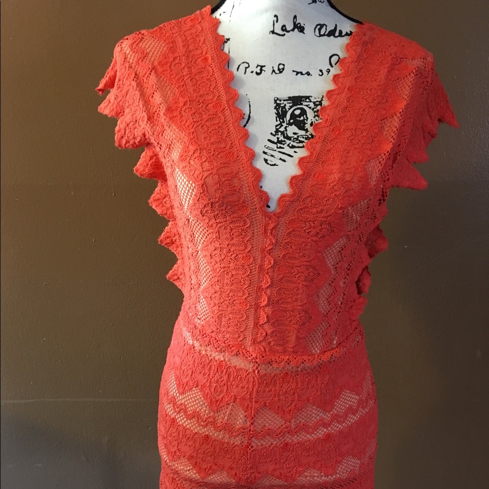 NWT LACE ORANGE ROMPER SIZE SMALL