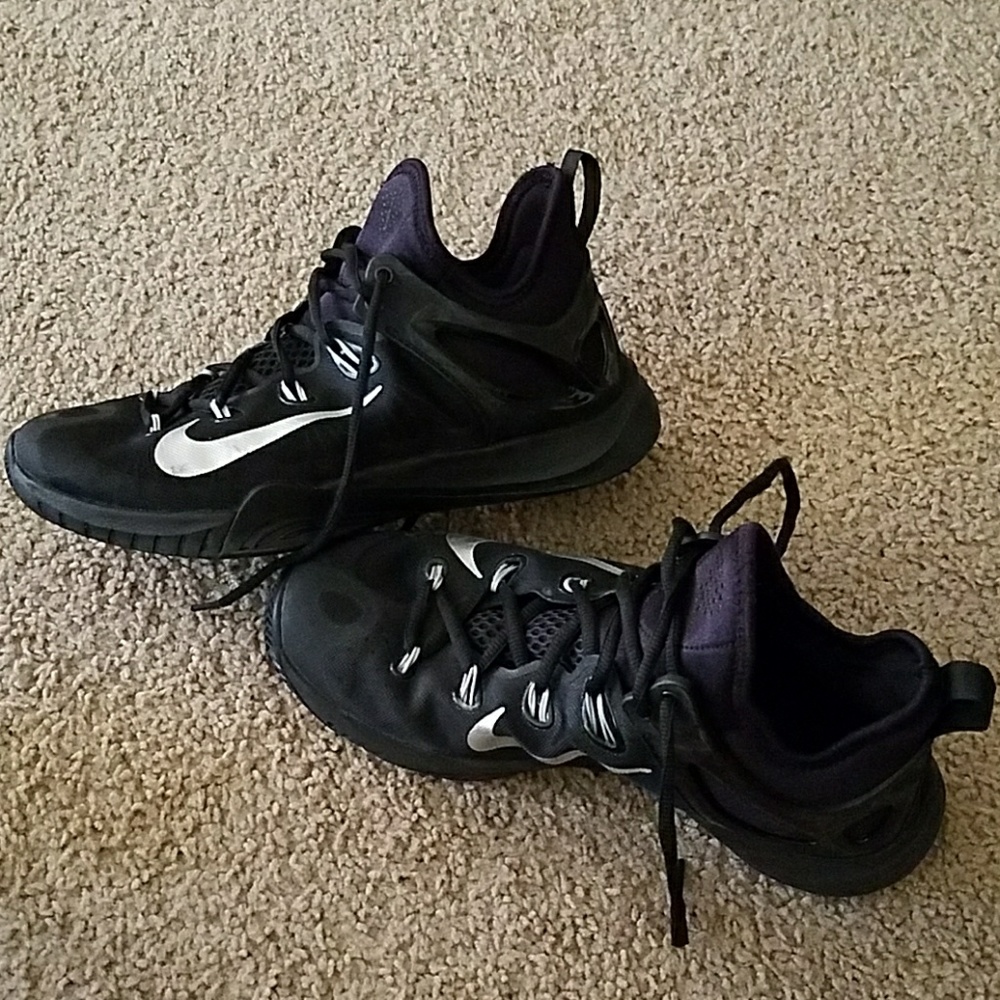 Basketball shoes