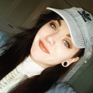 Meet your Posher, Lauren