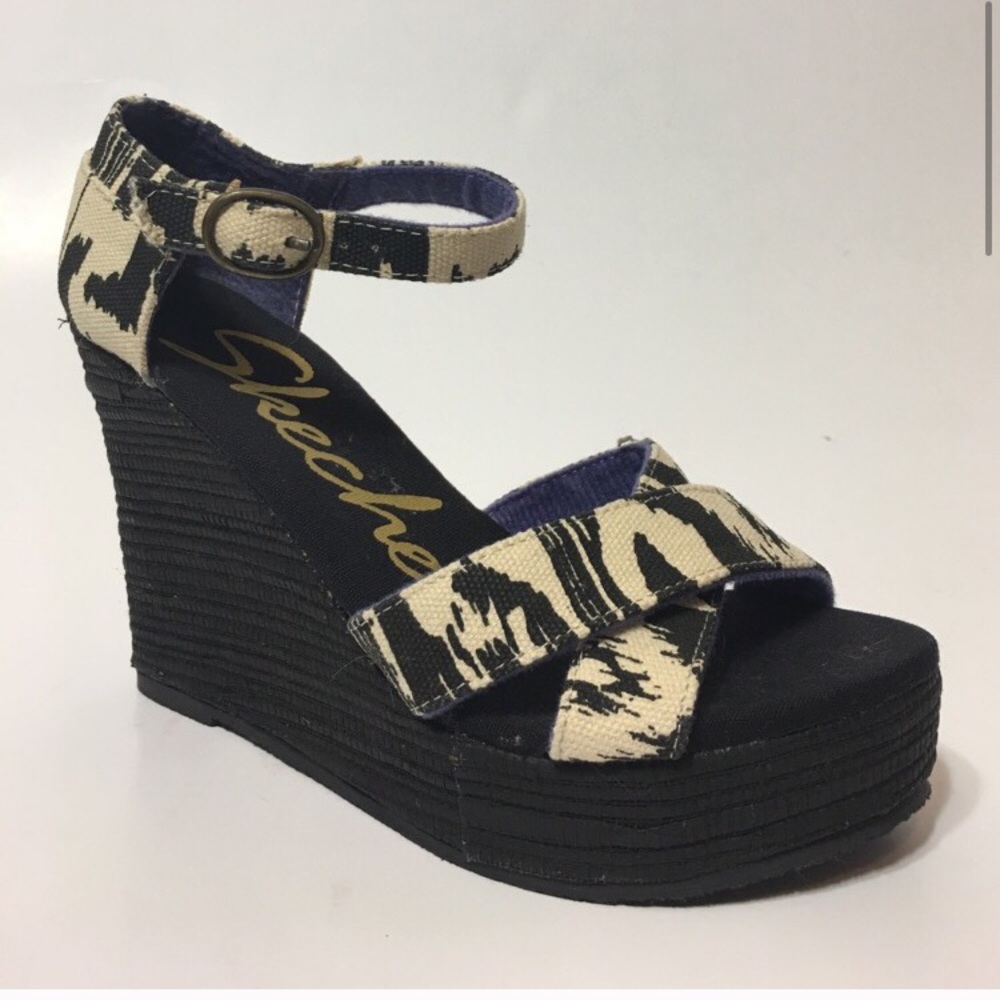 Sketchers super cute sandals black $ cream Sz 6