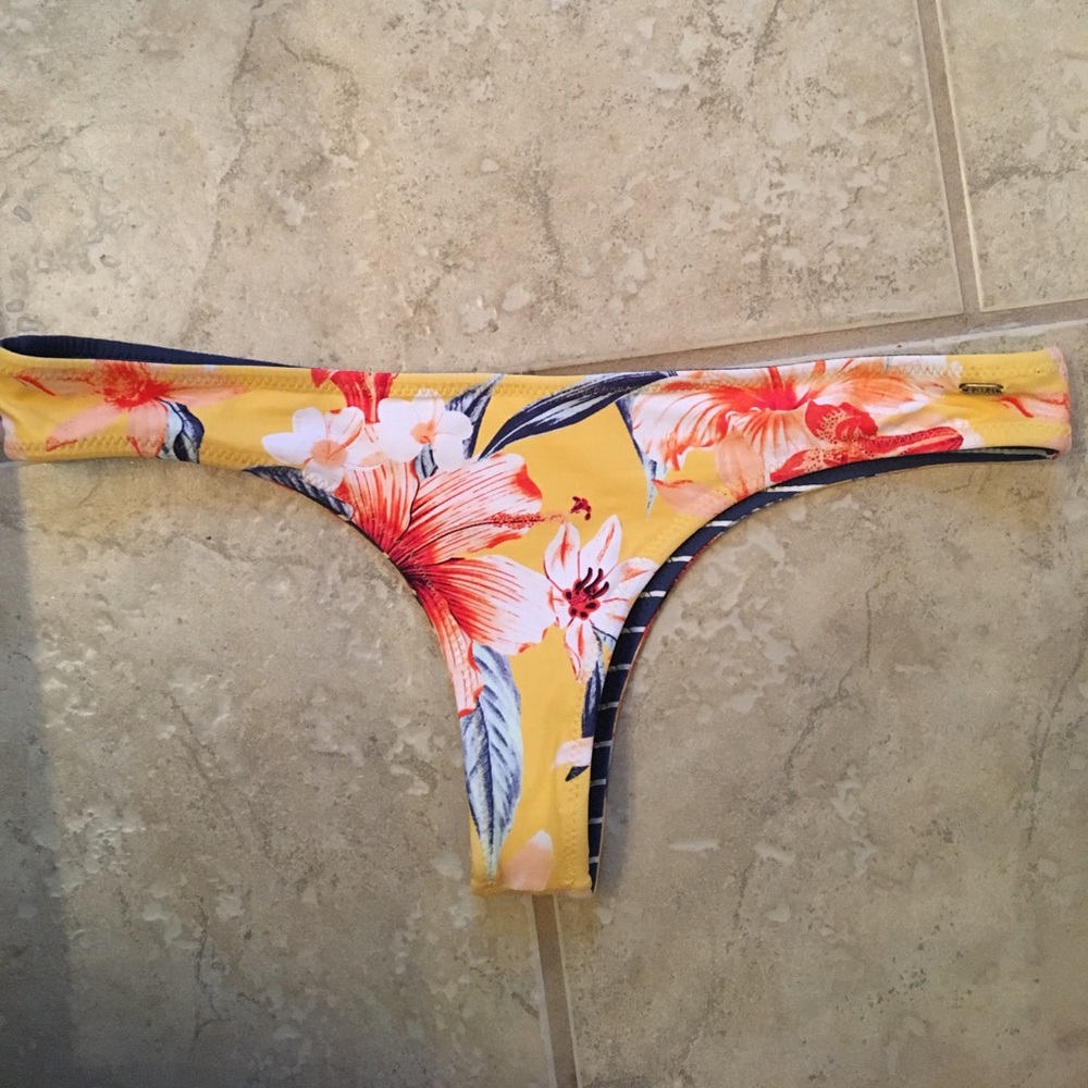 Rip Curl thing bikini bottom