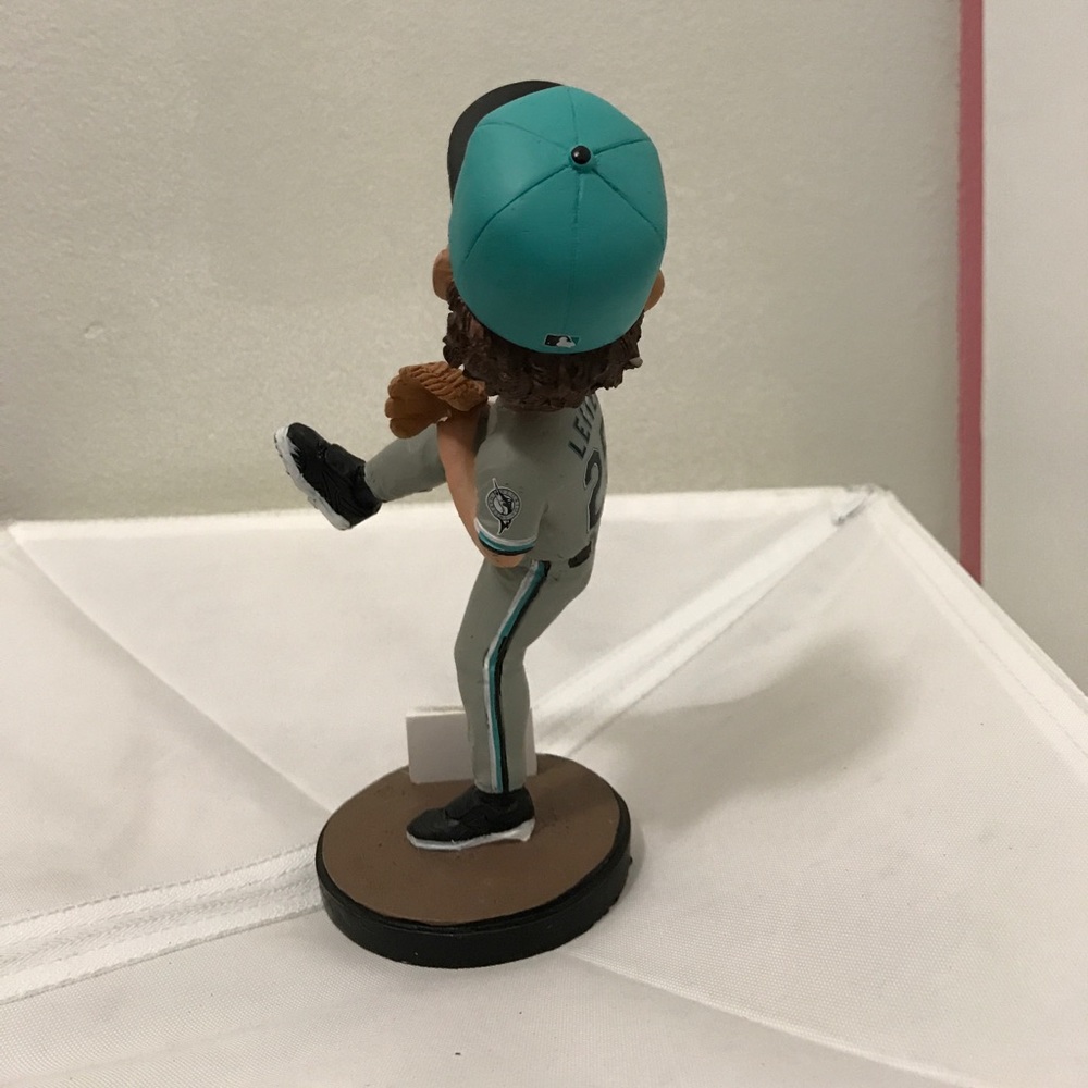 Bobblehead - Picture 4 of 8