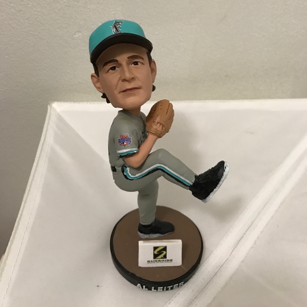 Bobblehead - Picture 5 of 8