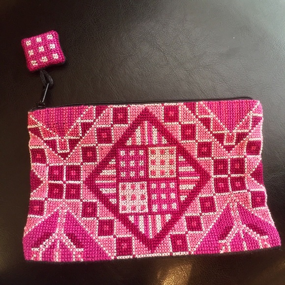 Sulafa Handbags - Embroidered purse from Gaza