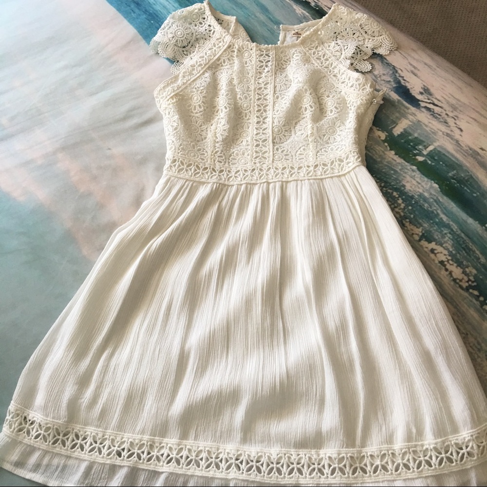 Beautiful white lace dress HOLLISTER