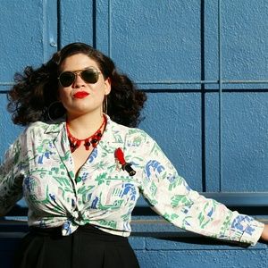 Meet your Posher, Crystal