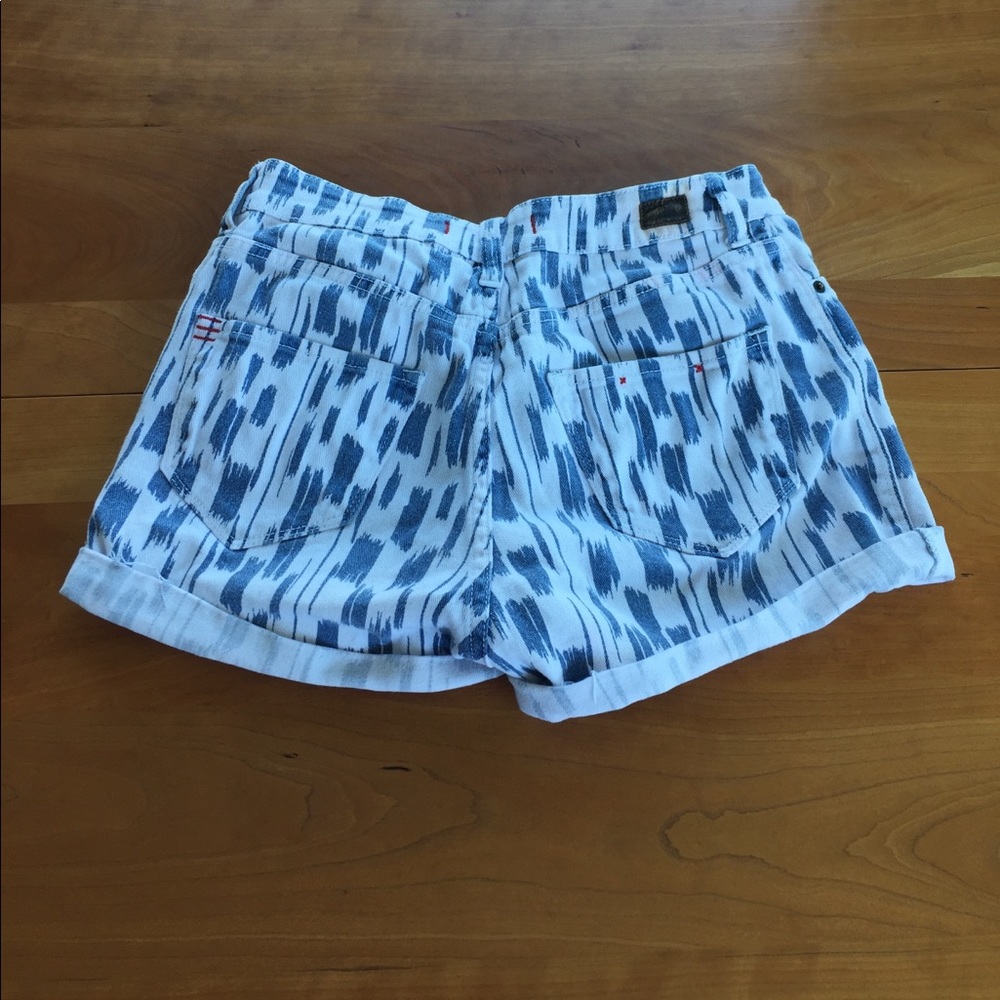 BDG high rise patterned shorts - Picture 2 of 3