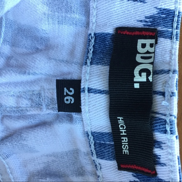 BDG high rise patterned shorts - Picture 3 of 3