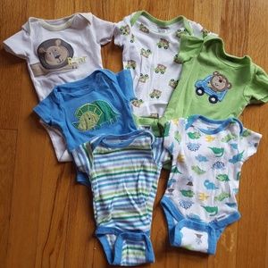 💕3/15💕 6 Newborn Onesies