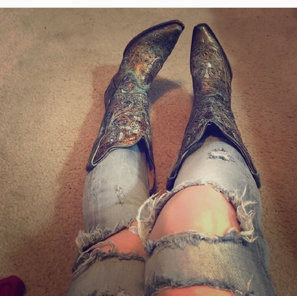 Sold do not buy Coral boots from the buckle