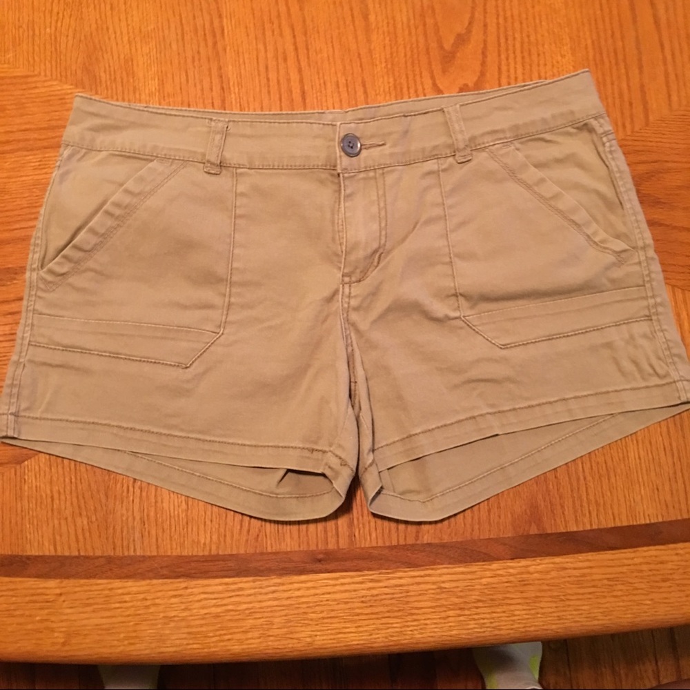 Unionbay khaki shorts size 13