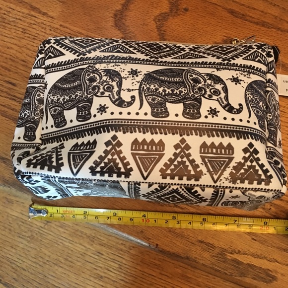 ALABAMA FANS. Elephant Makeup Bag.  Black /White - Picture 4 of 5