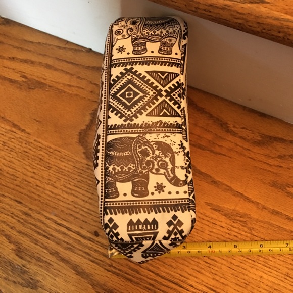 ALABAMA FANS. Elephant Makeup Bag.  Black /White - Picture 5 of 5