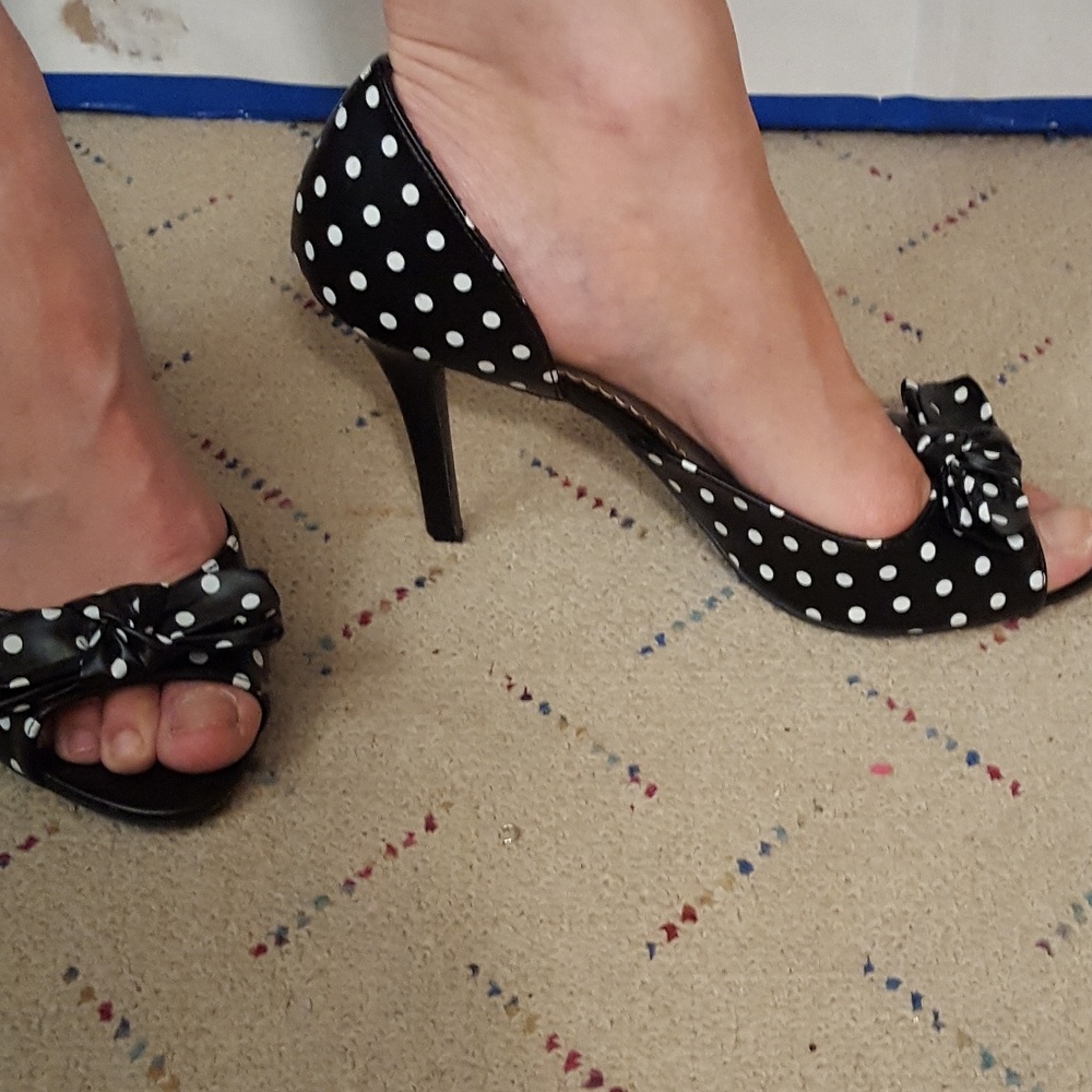 Black & white New polka dot heels