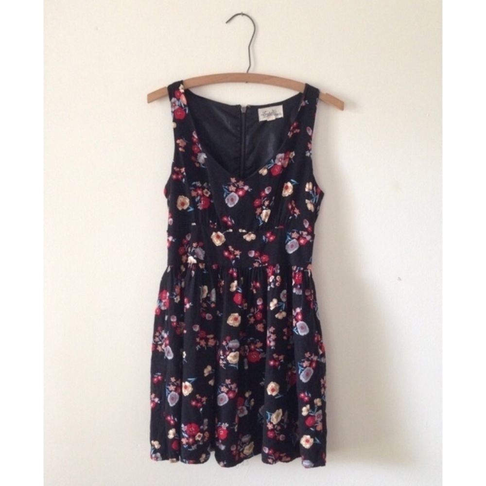 ⭐️Black and floral strapless dress