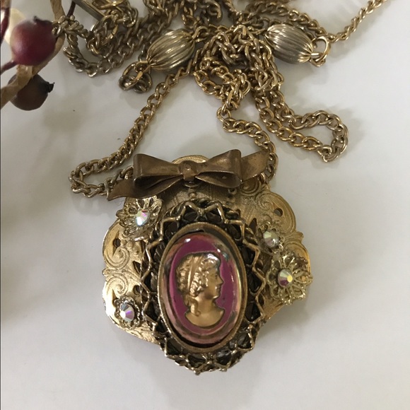 👑HP Vintage assemblage iridescent cameo necklace - Picture 2 of 5