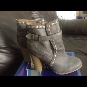 Grey shoe booties