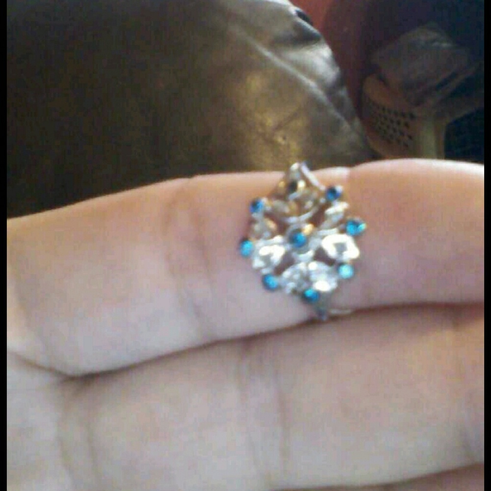 Beautiful size 7 ring