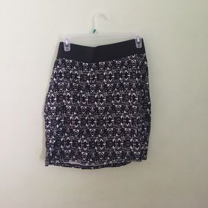 patterned mini skirt