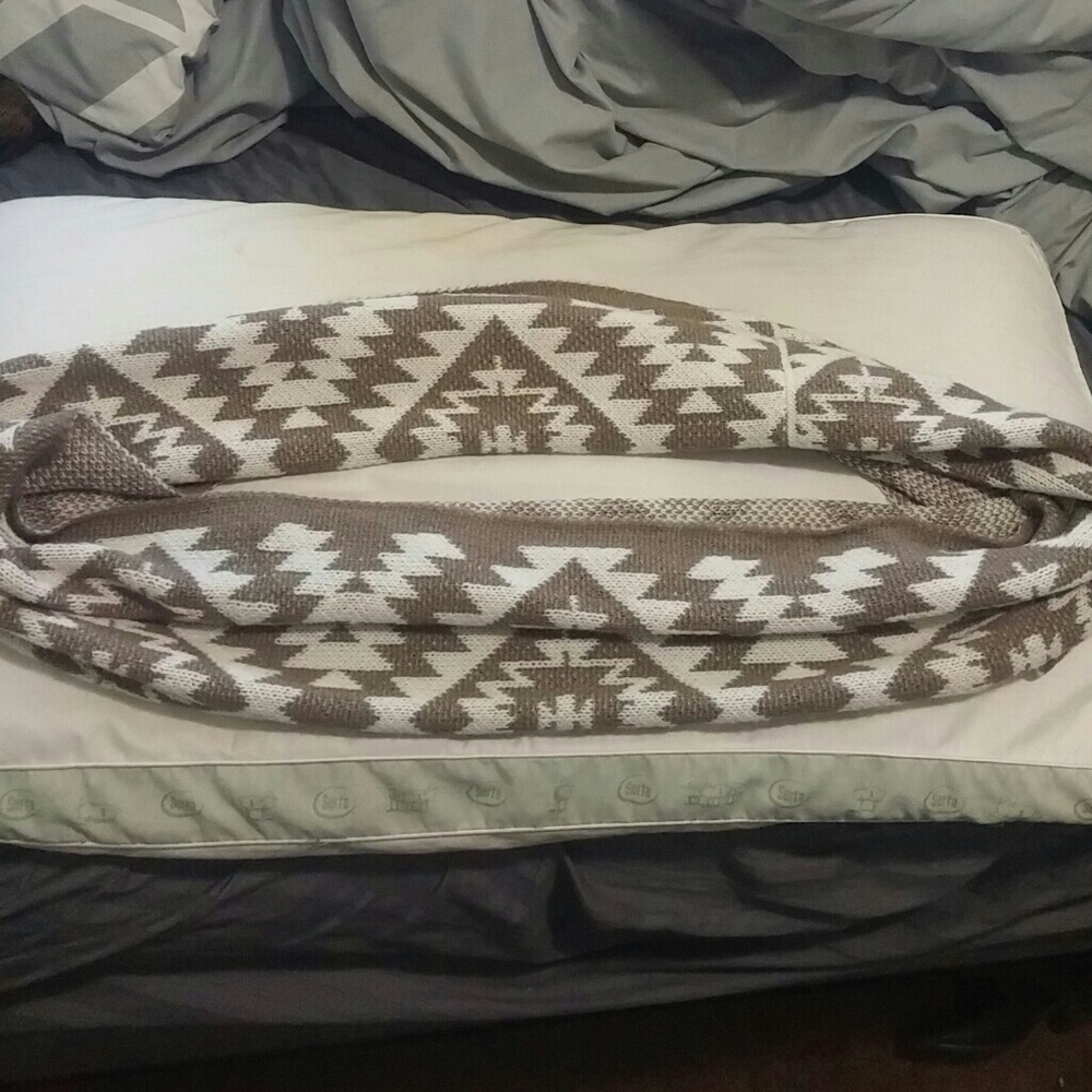Aztec infinity scarf
