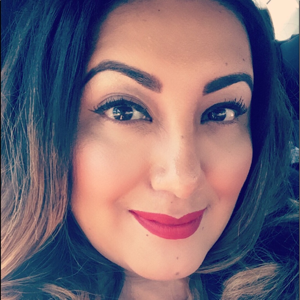 Meet your Posher, Elvira