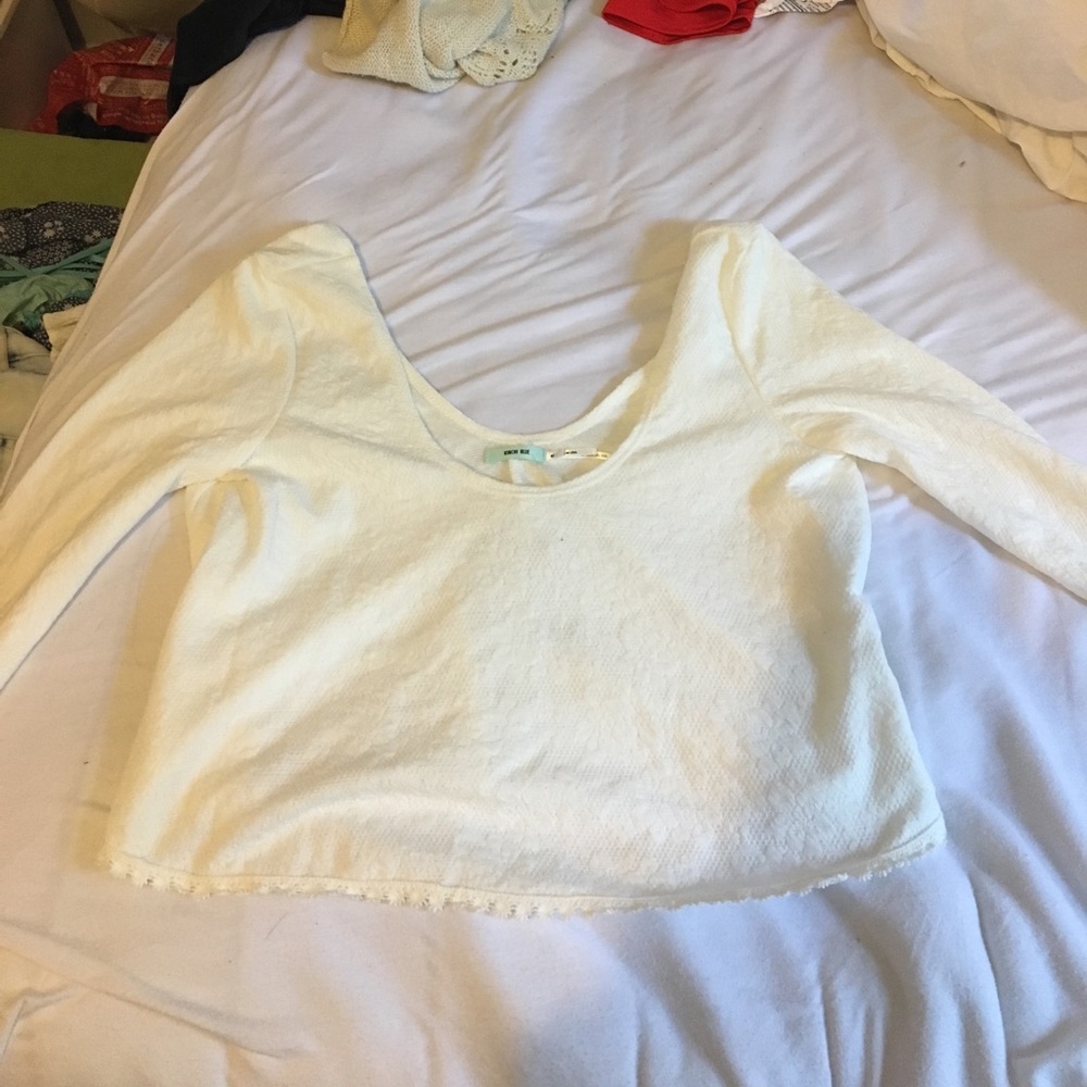 White long sleeve crop top