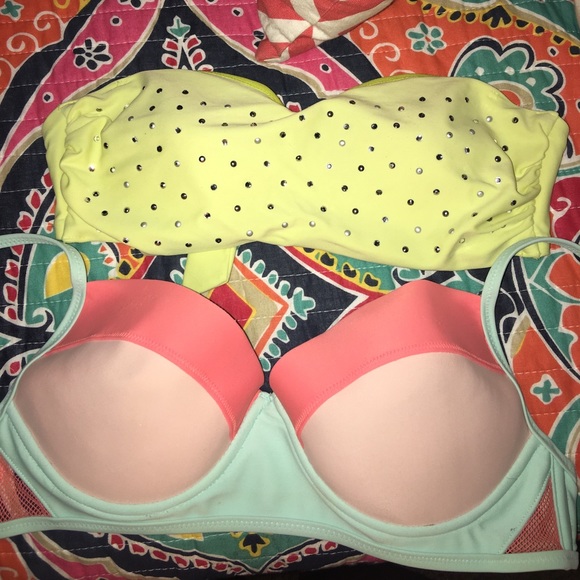 Size medium swim suit tops lightly used - Picture 1 of 1