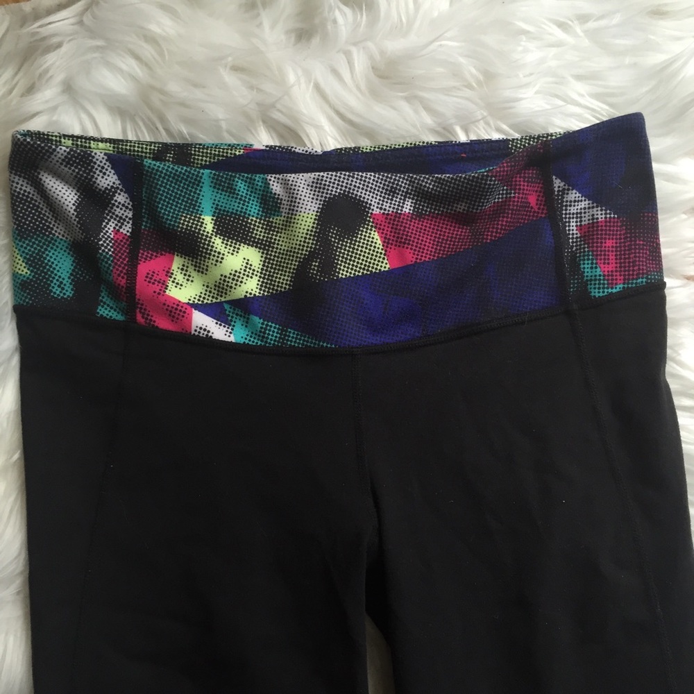 LuLuLemon Crop Pant w/ Slit Manifesto Graffiti - Picture 3 of 4