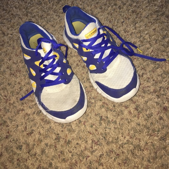 Women's live strong Nike free runs - Picture 1 of 2