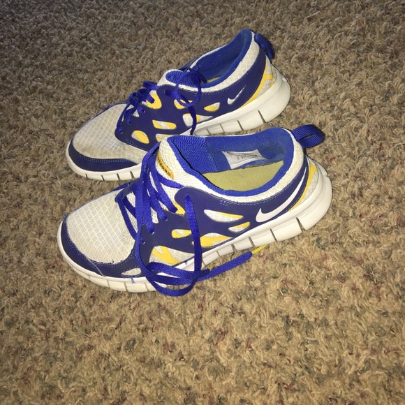 Women's live strong Nike free runs - Picture 2 of 2