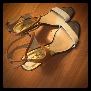 Michael Kors sandals sz 8 black, beige, and white.