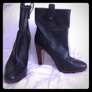 Nine West Heeled Booties! Sz 9 1/2! So cute!