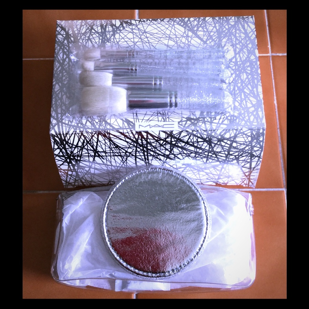 MAC Make it Perfect 5 Brush kit Special Edition - Picture 1 of 3