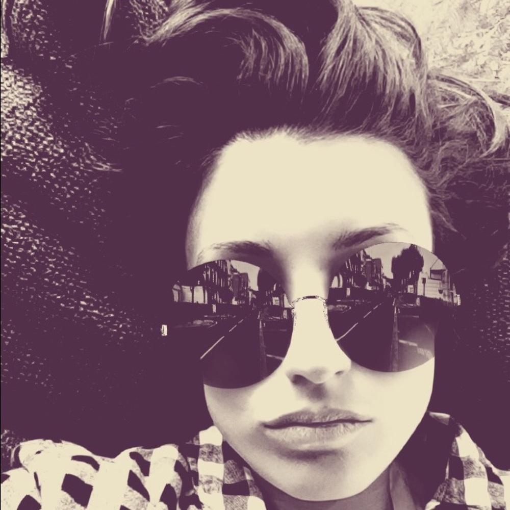 Meet your Posher, Deniz