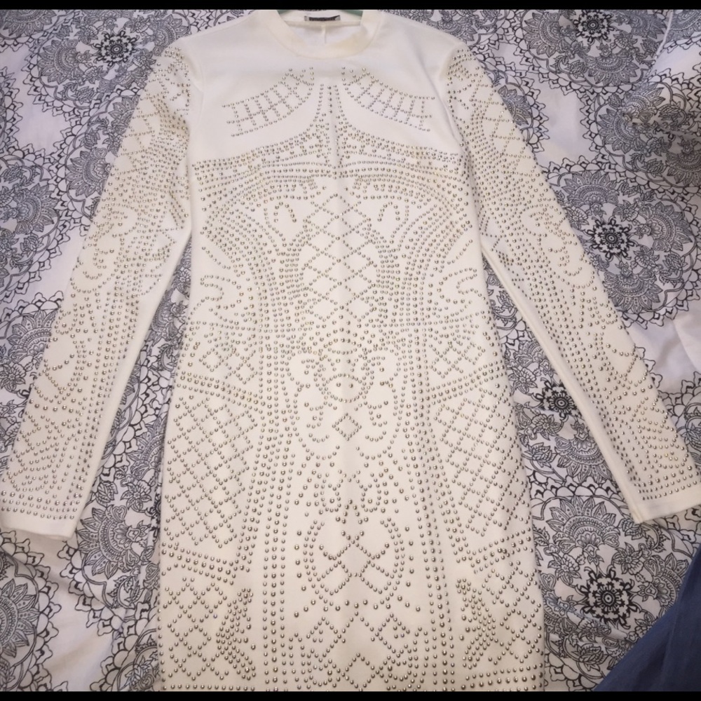 I am selling a long sleeve creamy dress