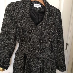 Short winter jacket. Belted with side pockets.