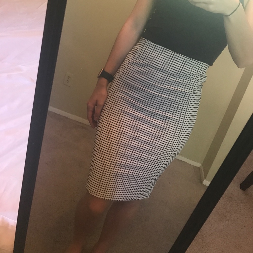 Checkered pencil skirt