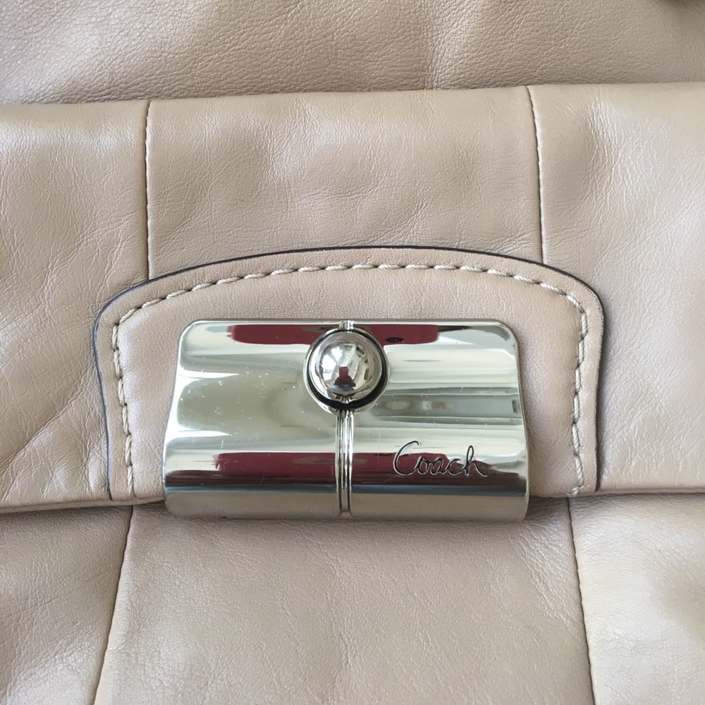 Tan Coach bag with chain accent straps - Picture 2 of 8