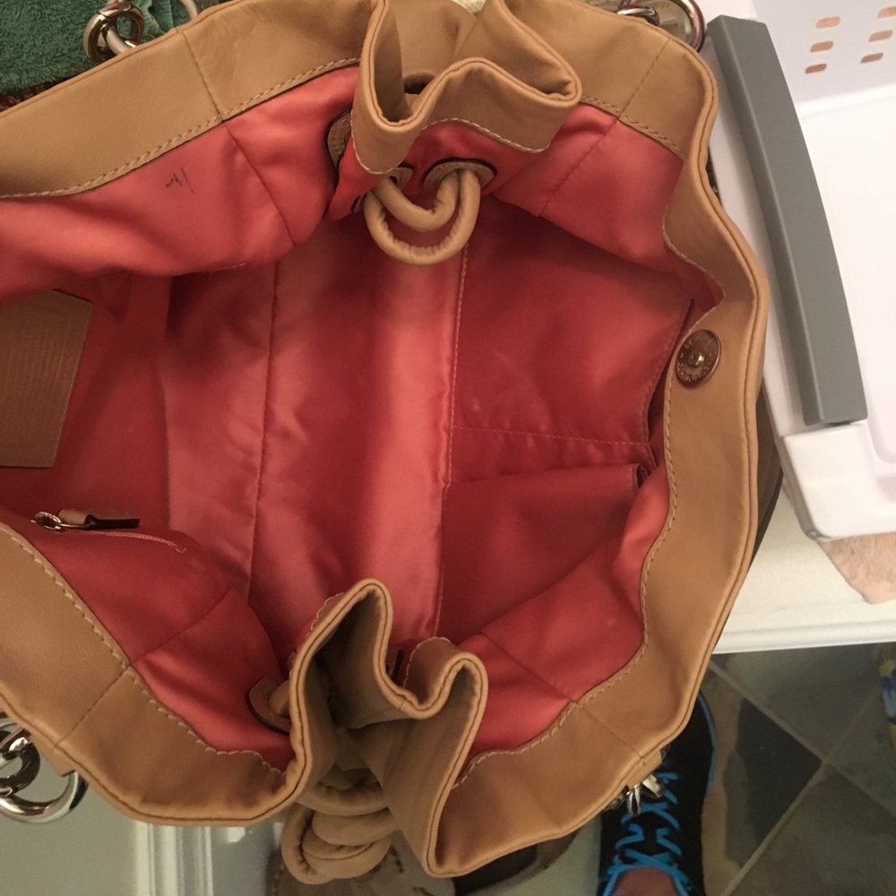 Tan Coach bag with chain accent straps - Picture 6 of 8