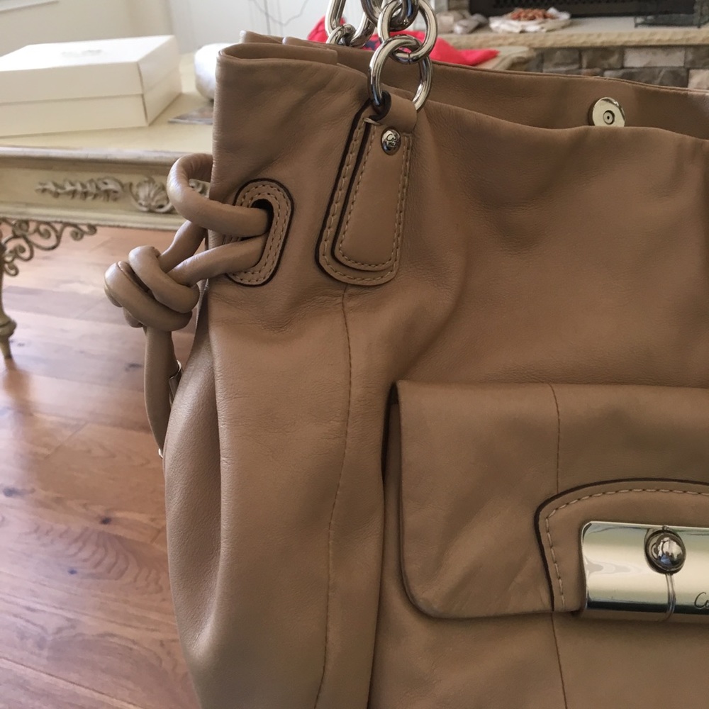 Tan Coach bag with chain accent straps - Picture 8 of 8