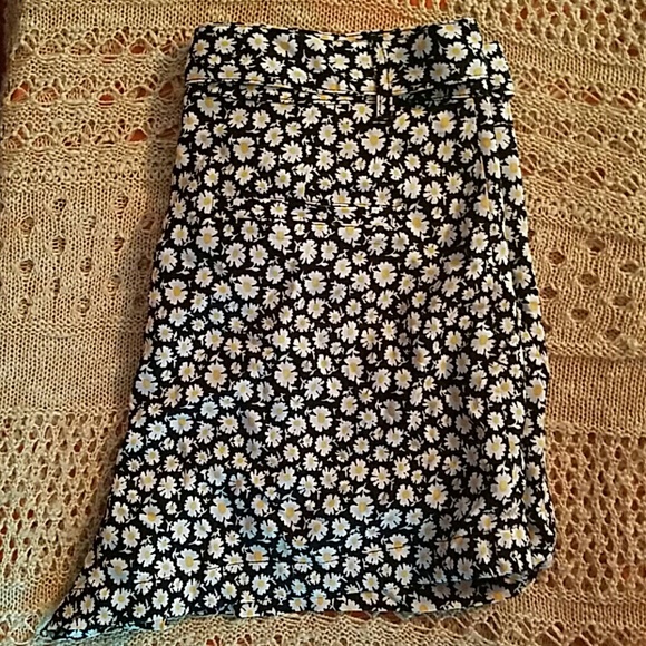 Sunflower shorts - Picture 3 of 3