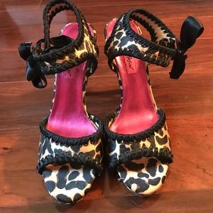 Betsy Johnson cheetah print heals