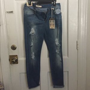 New with tags never worn Cello jeans 😊
