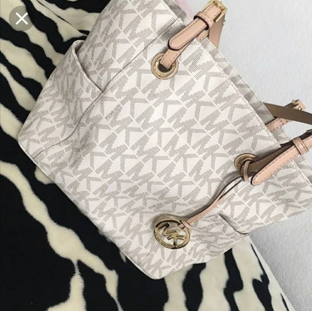 MICHAEL KORS Jet Set Tote in Vanilla