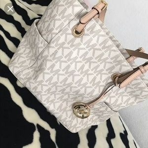 MICHAEL KORS Jet Set Tote in Vanilla