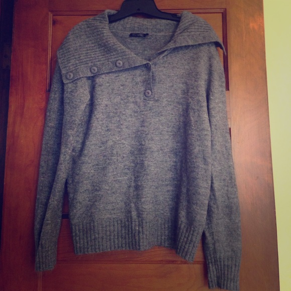 Gray sweater with unique neck line - Picture 2 of 4